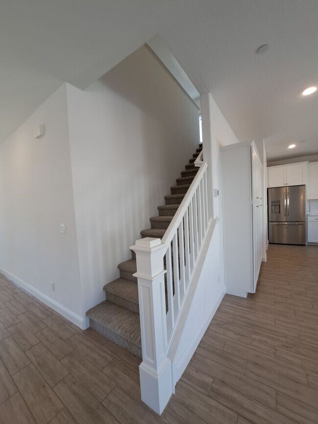 Building Photo - 911 Blue Oak Lane W