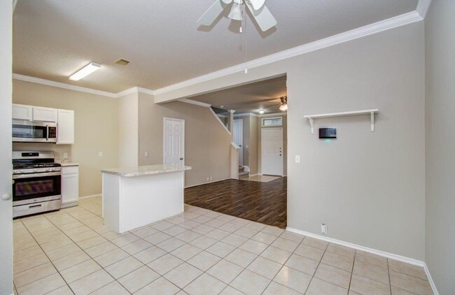 Building Photo - 6131 Scotchwood Dr