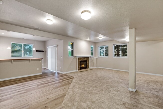Building Photo - LUXURY PATIO HOME IN DISTRICT 20 SHOWING B...