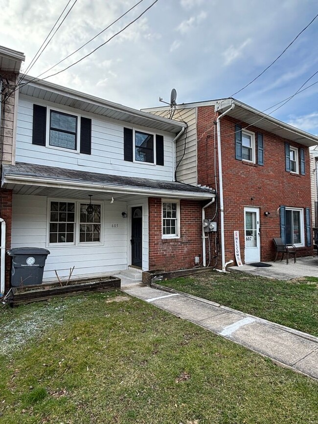 Building Photo - Beautiful 4 Bedroom 1.5 Bath House in Pottstown!