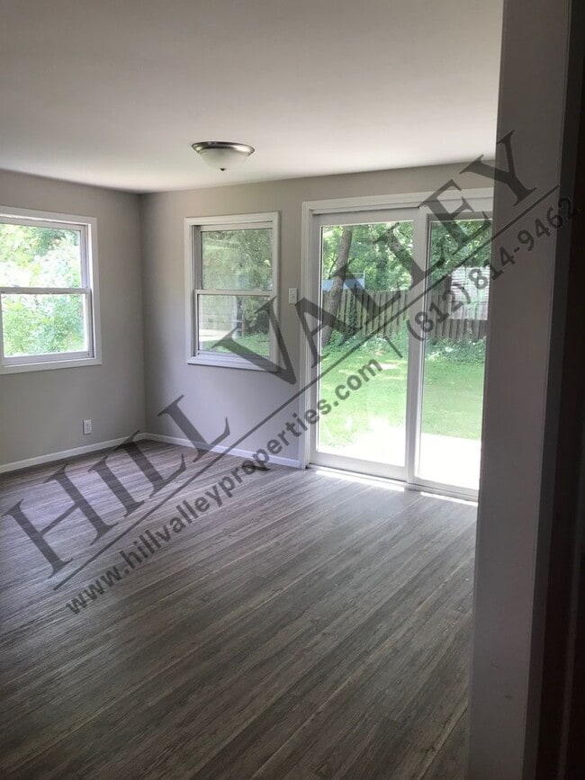 Building Photo - Four Bedroom, Two Bathroom Home