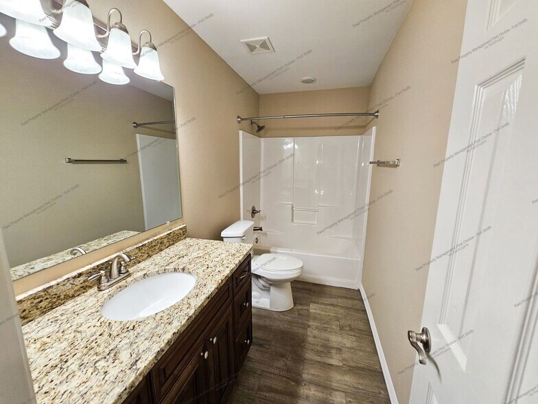 Building Photo - 9907 Landry Dr