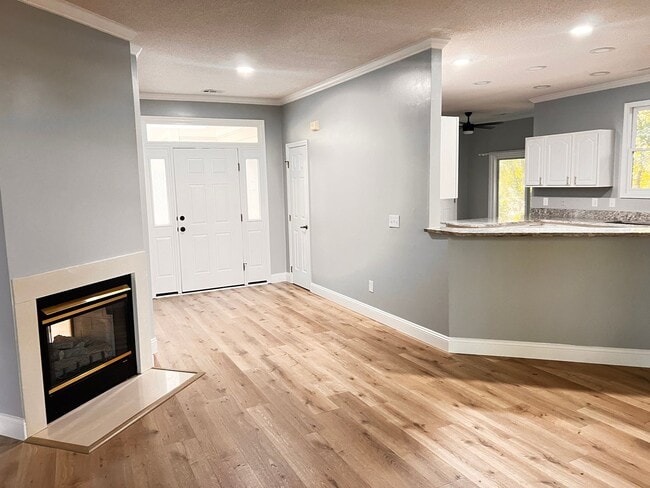 Building Photo - GORGEOUS 3 BEDROOM, 2.5 BATH HOME LOCATED IN TIDEWATER PLANTATION! AVAILABLE NOW!