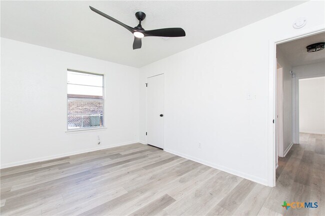 Building Photo - 1609 Hughes Ave