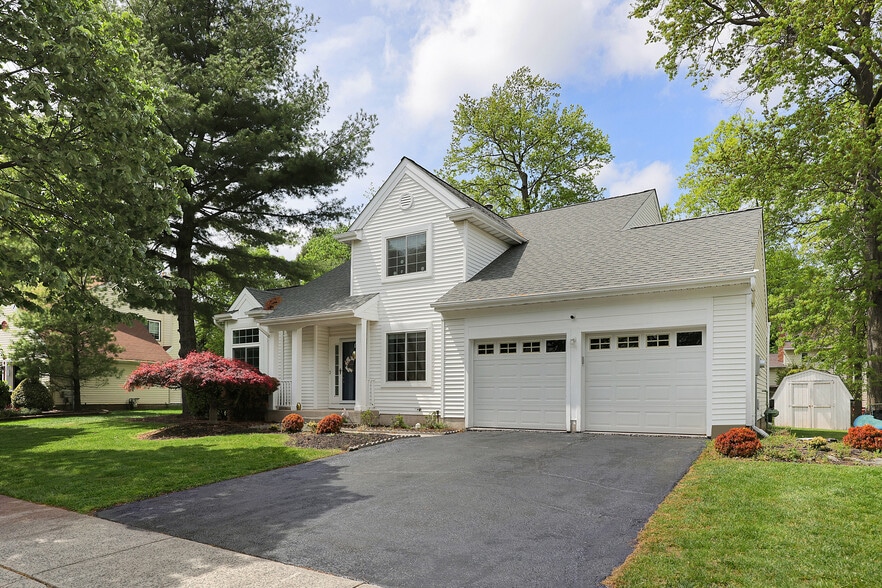 Building Photo - 160 Buttonwood Dr