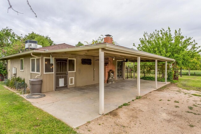 Building Photo - Home on Acreage (horses OK)  for Lease