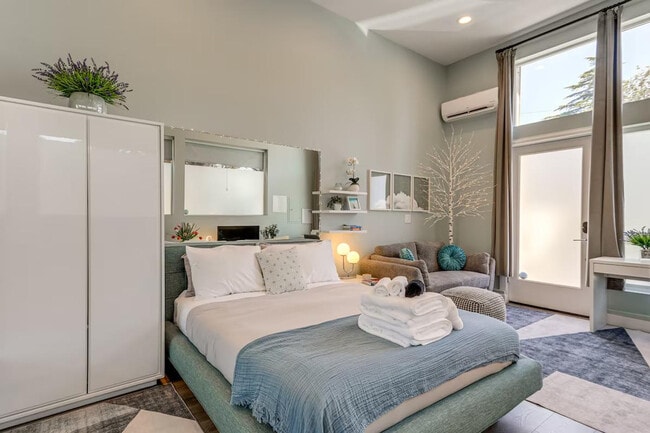 Building Photo - 3821 34th Ave W