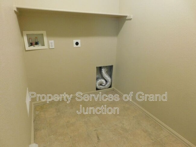 Building Photo - 428 Jornada St