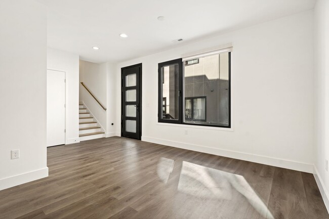 Building Photo - Ultra Modern Durham Townhome Available Now