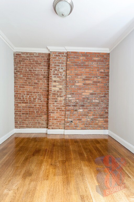 Building Photo - 334 E 100th St