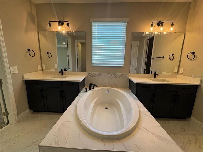 Building Photo - 16405 Silver Brk Wy