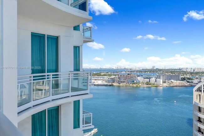 Building Photo - 900 Brickell Key Blvd