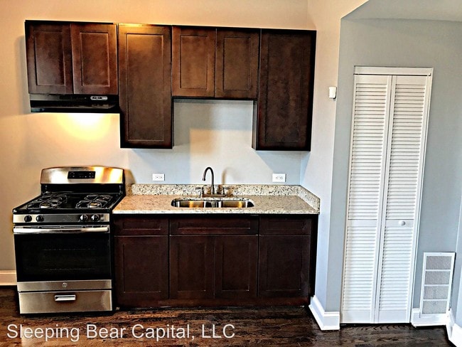 Primary Photo - 5610 S Michigan Ave