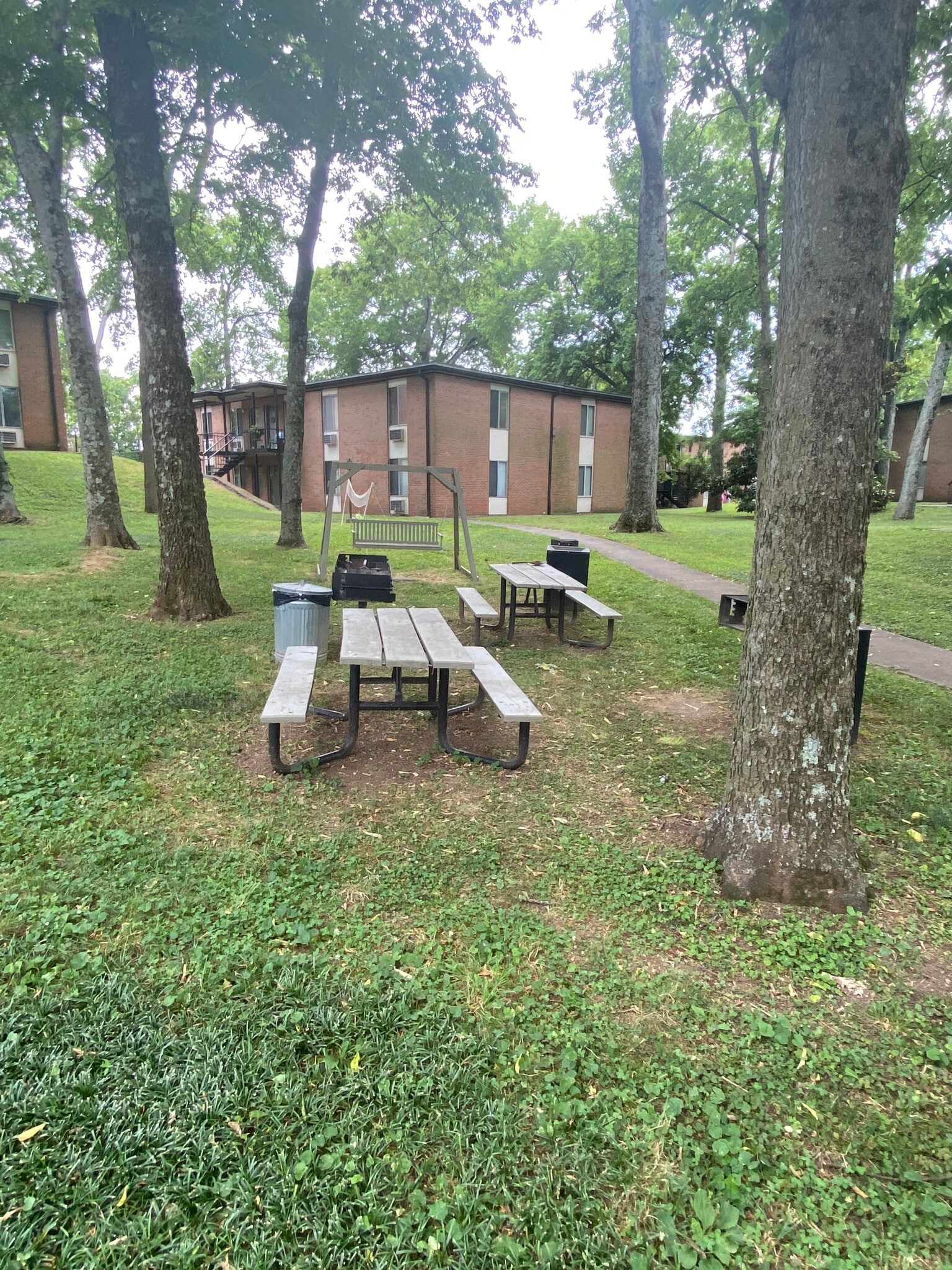 Building Photo - 2601 Hillsboro Pike