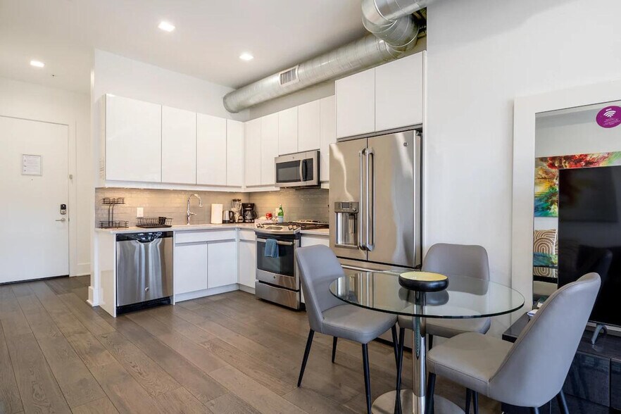 Building Photo - 1414 Grand St