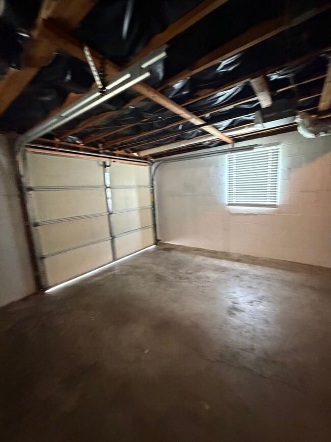 Building Photo - 3 Bedroom 2 Bath Home For Rent in Sango Area!