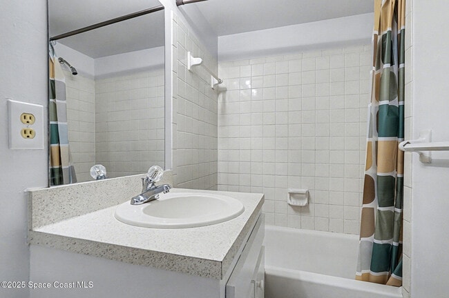 Building Photo - 204 Seminole Ave W