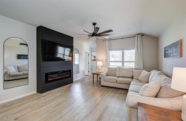 Building Photo - 14810 Archer Ct