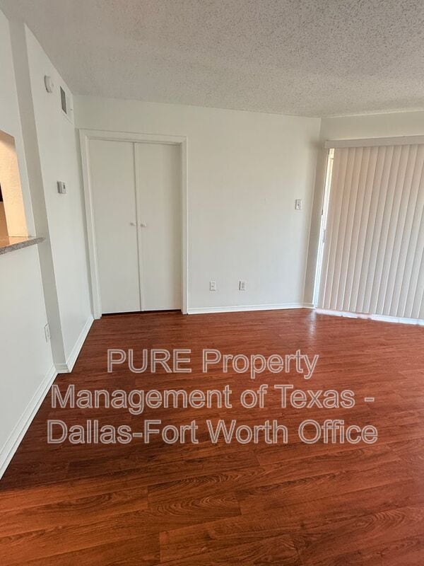 Building Photo - 18333 Roehampton Dr