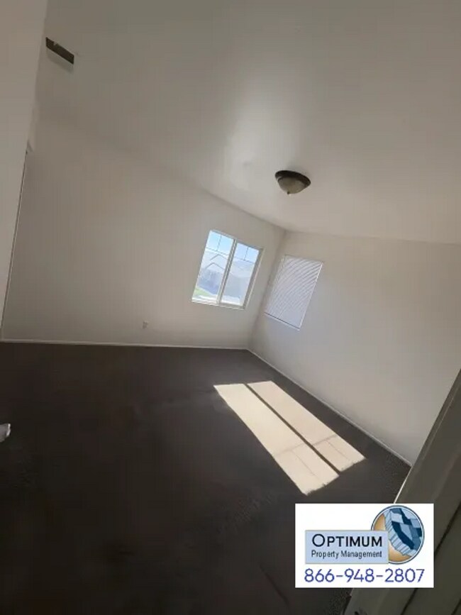 Building Photo - Beautiful 4 Bedroom, 3 Bathroom Two-Story Home with Loft & Spacious Backyard