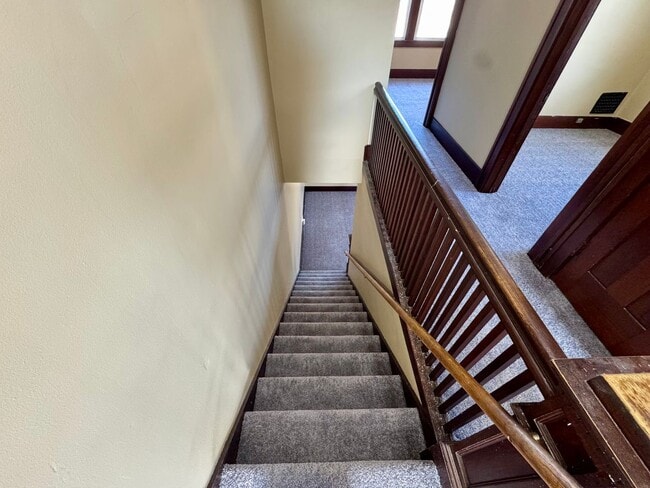 Building Photo - Updated 3BR Townhome Across from Stephens Park