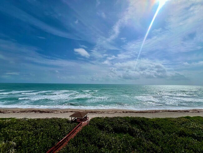 Building Photo - 7410 S Ocean Dr