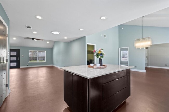 Building Photo - 3104 Candlelight Ct