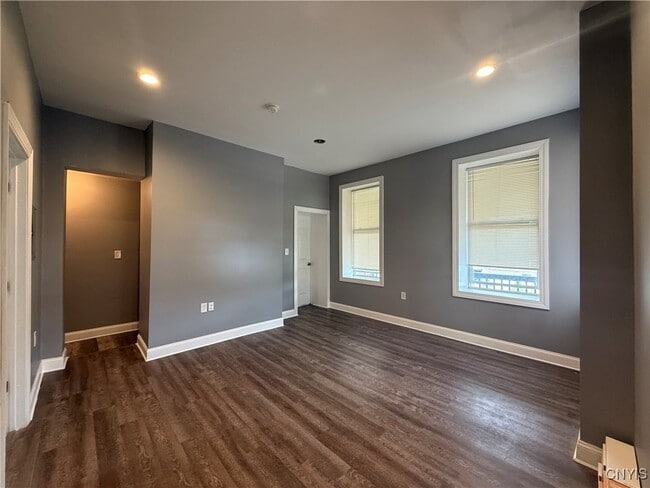 Building Photo - 2015 Highland Ave