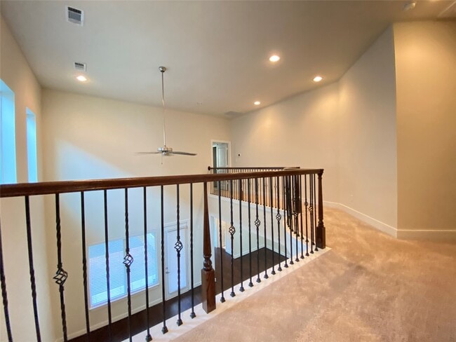 Building Photo - 9510 Cedarpost Square St