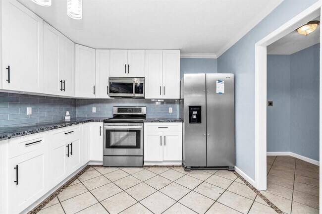 Building Photo - 18215 Navajo Trail Dr