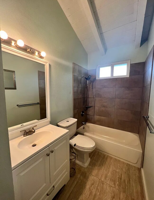 Building Photo - Beautiful 3BD/2BA Hawaii Kai Home | 2-Car Garage | Mountainside Setting