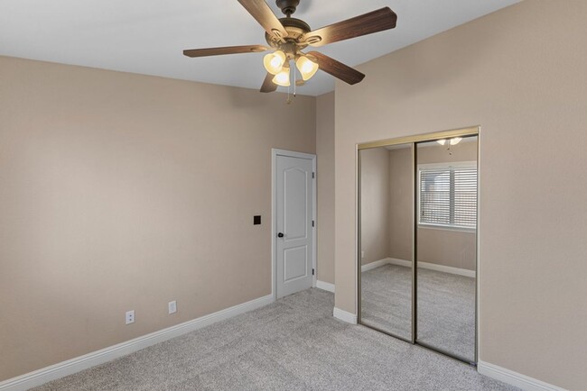 Building Photo - Spacious Single Story, 4 Bedroom "Henderso...