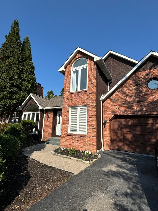 Primary Photo - 6035 Whitegate Crossing