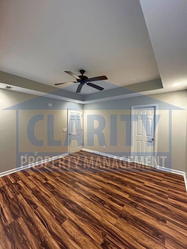 Building Photo - Single level, two bedroom townhome!