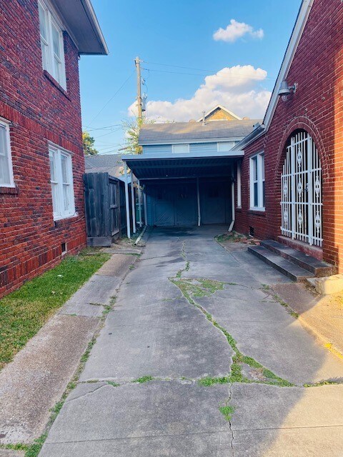 Building Photo - 4625 Bell St