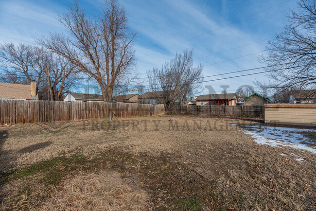 Building Photo - 220 N Gow St