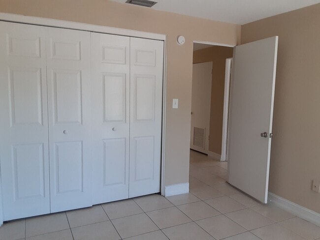 Building Photo - 1830 Maravilla Ave