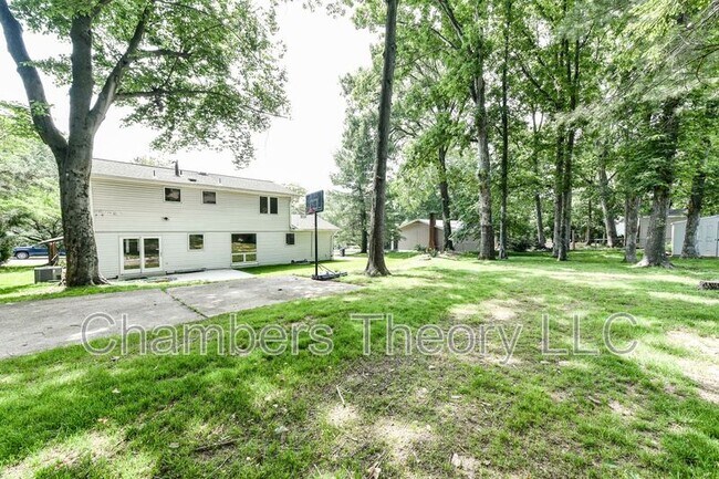 Building Photo - 6206 Redwood Ln