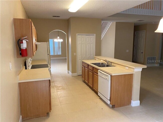 Building Photo - Coming soon - Gorgeous and Spacious Single...