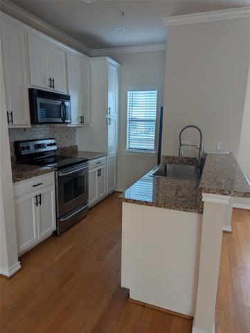 Building Photo - 2415 Stutz Dr