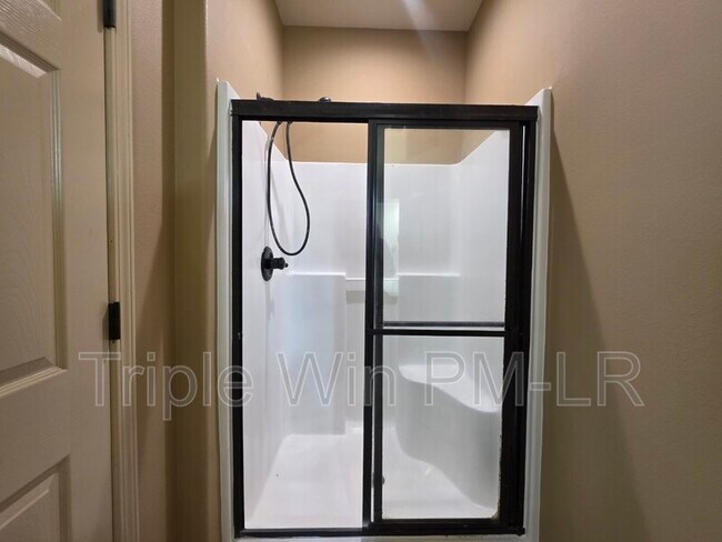 Building Photo - 1901 Hidden Creek Dr