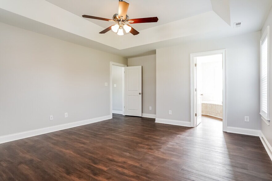 Building Photo - 476 Winding Oak Way