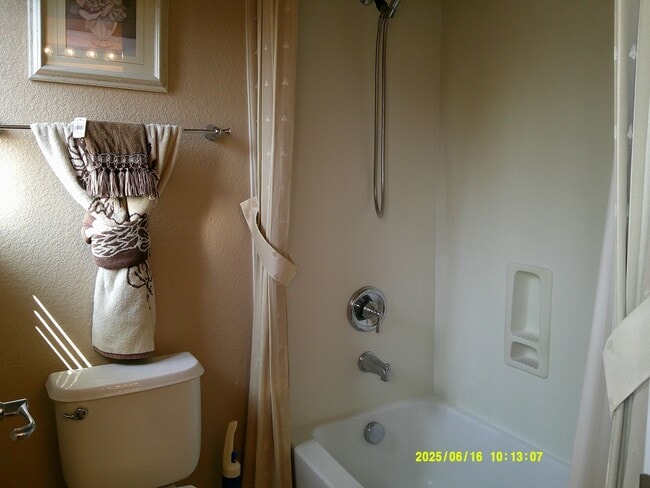 Building Photo - 5002 S Ridgefield Way