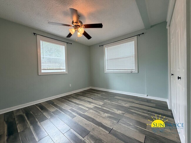 Building Photo - Stunning 3BR Home in PRIME Fort Walton Beach neighborhood!