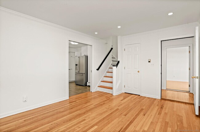 Building Photo - 465 Edward St