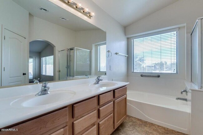 Building Photo - 42376 W Chisholm Dr