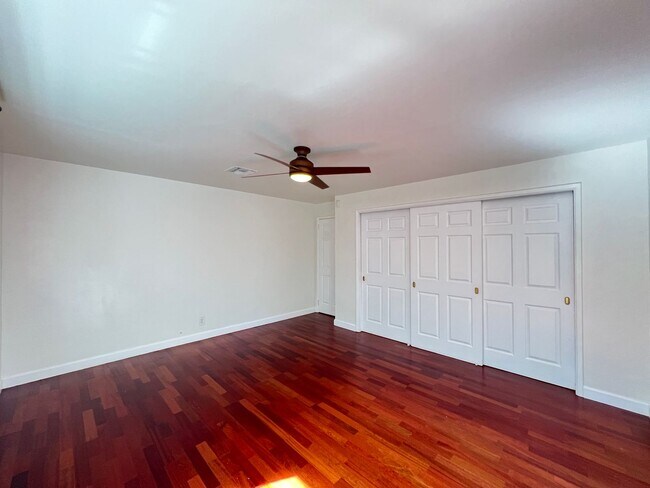 Building Photo - Beautifully appointed 4 Bedrooms, 2 Bathro...