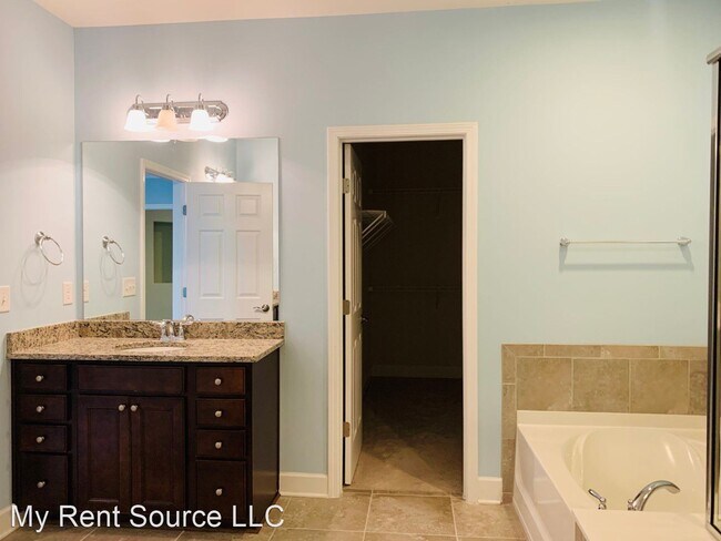 Building Photo - 3 br, 2.5 bath House - 2537 Josselyn Lane SE