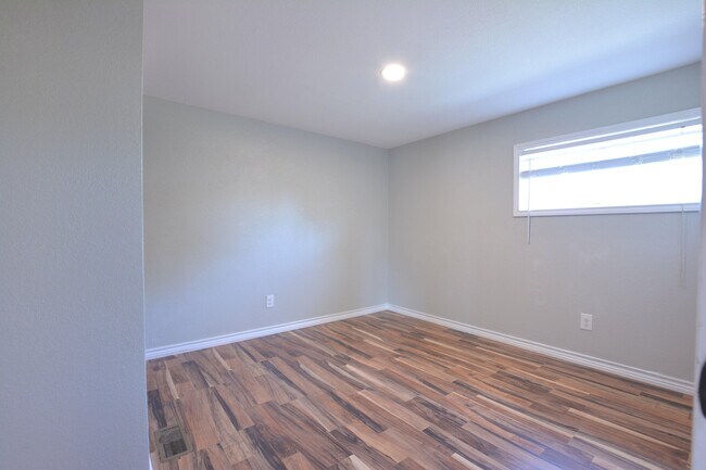 Building Photo - 8406 County Rd 6430