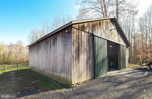 Building Photo - 24900 Fox Run Ln